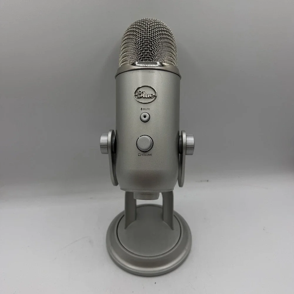 Blue Yeti USB Microphone A00132 Silver Podcast Streaming Mic w/ Stand